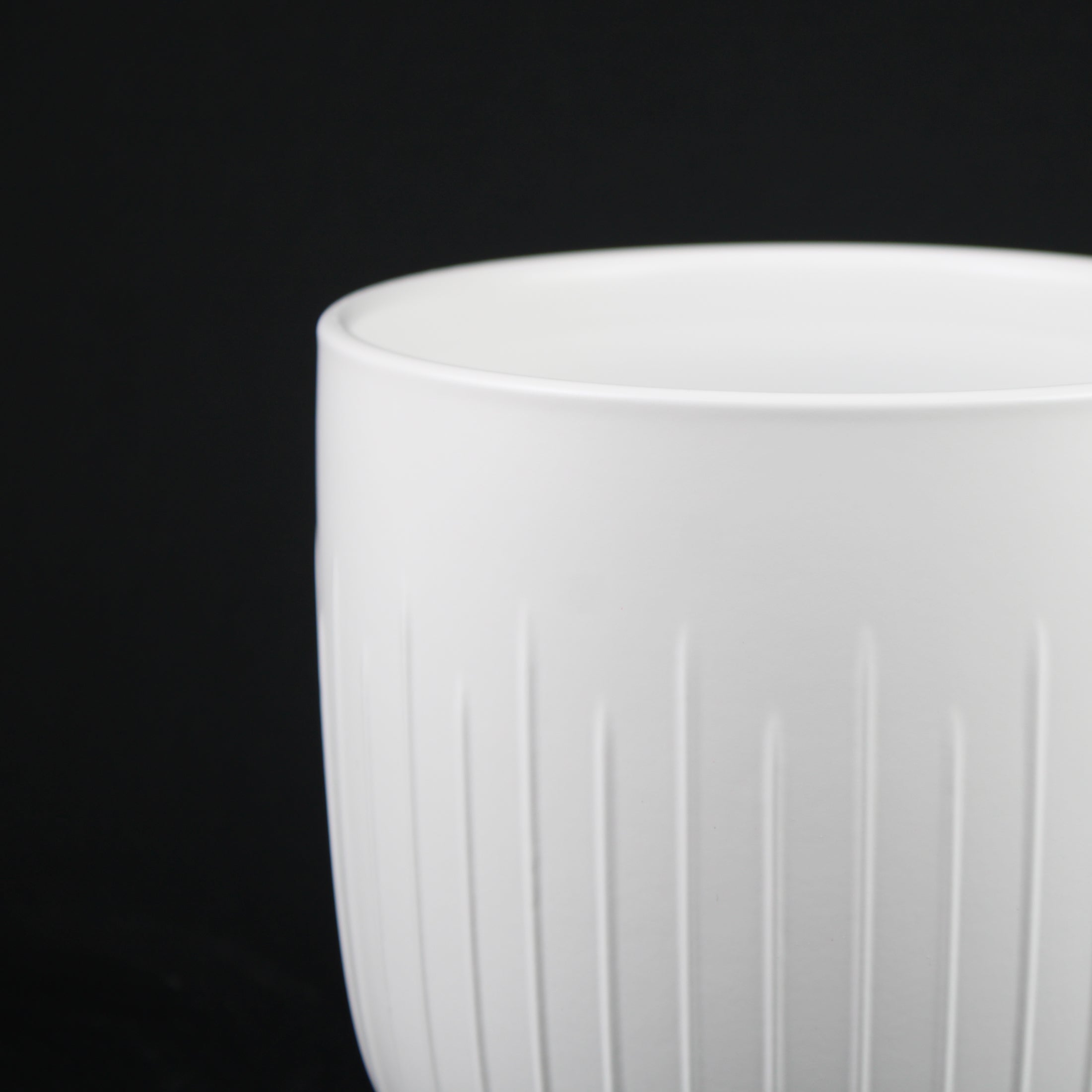 3-Piece White Stoneware Planter Pot Set with Vertical Groove Texture