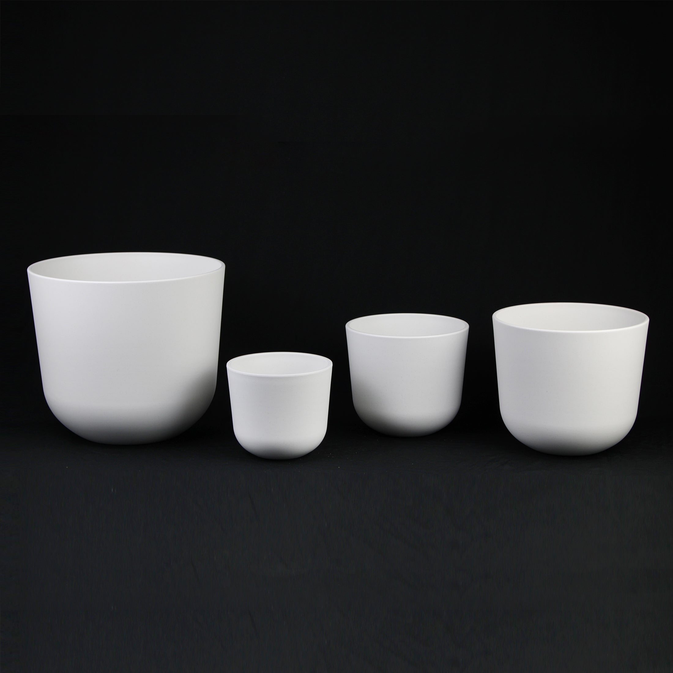 4-Piece White Plastic Round Planter Pot Set – Minimalist Modern Design